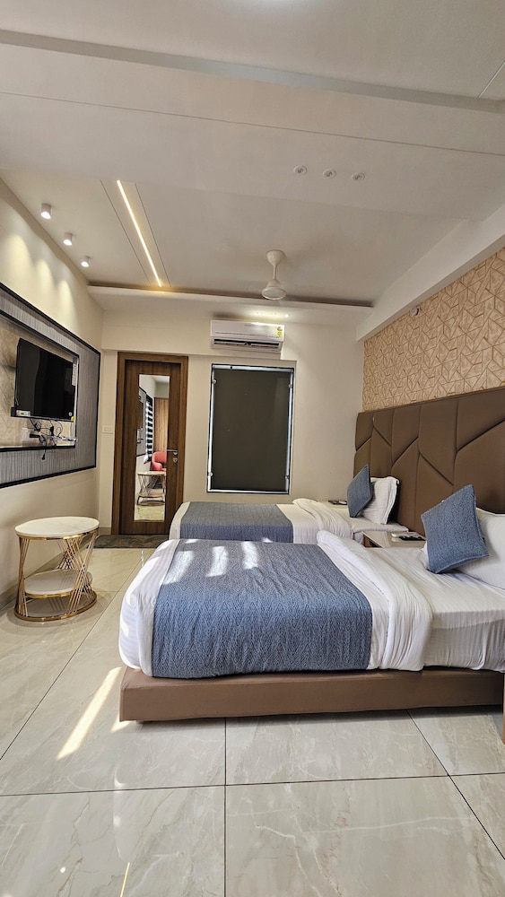 Deluxe Room - Photo 4