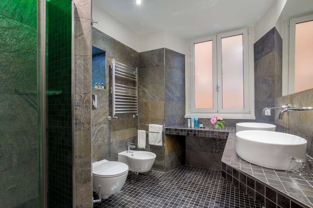 Junior Studio Suite, Bathtub photo 3