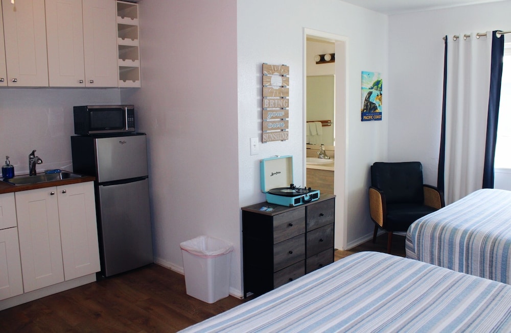 Comfort Studio, 1 Queen Bed, Kitchenette photo 2