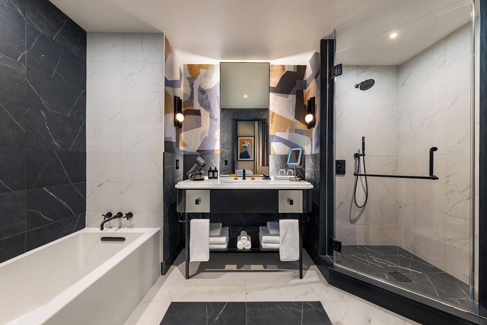Suite, 1 King Bed, Park View (Urban)