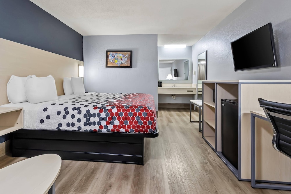 Standard Room, 1 King Bed - Photo 1