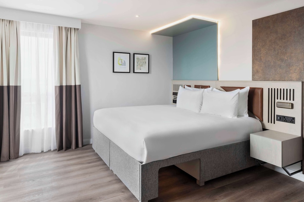 Standard Room, 1 King Bed, Balcony photo 1