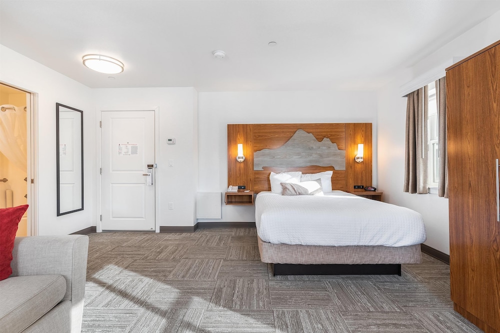 Standard Room, 1 Queen Bed, Accessible, Refrigerator & Microwave (with Sofabed) photo 2