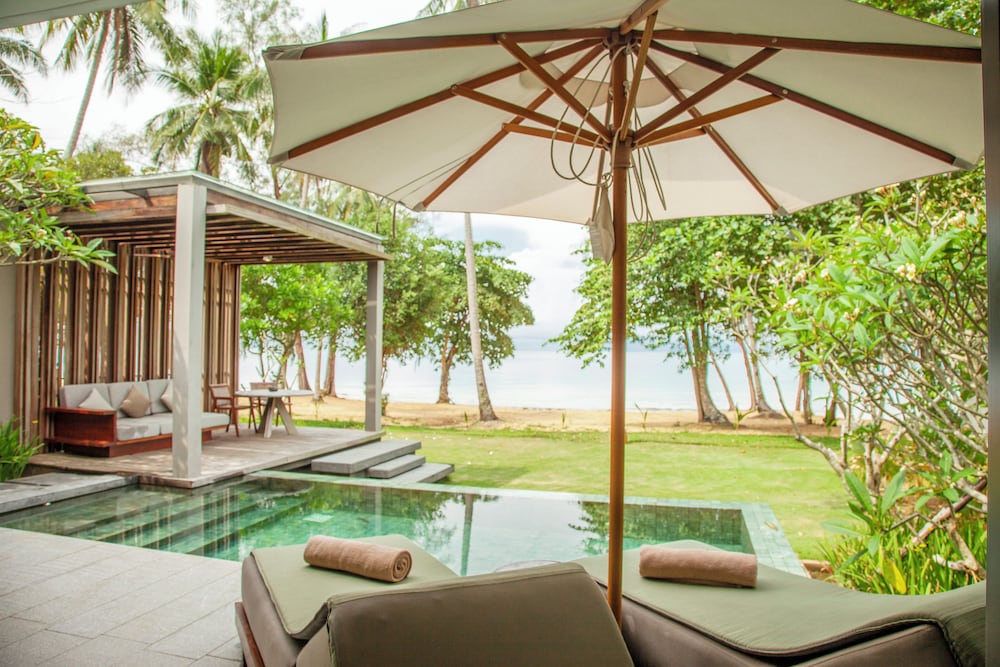 1 br beach pool villa photo 2