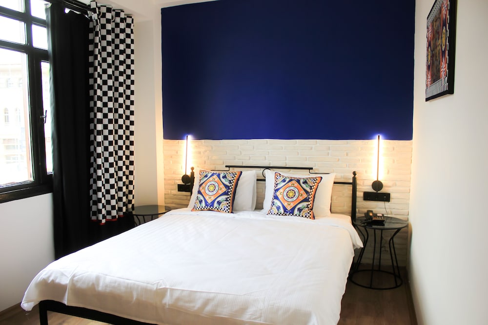 Standard Room, 1 Queen Bed, Non Smoking, City View