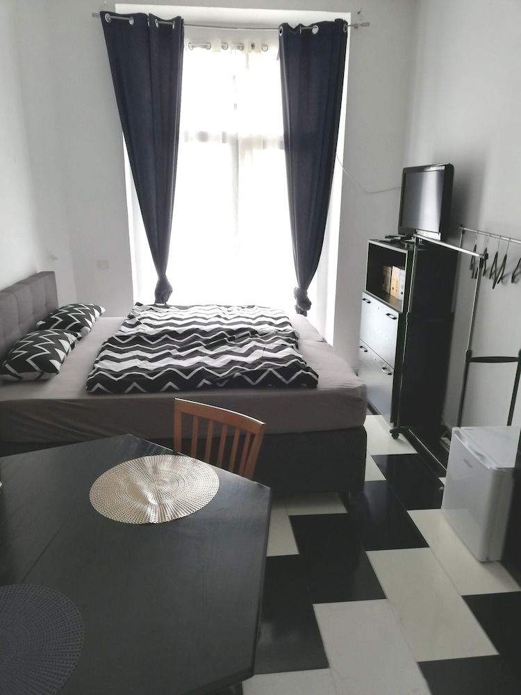 Double Room, 1 Queen Bed, Balcony photo 1