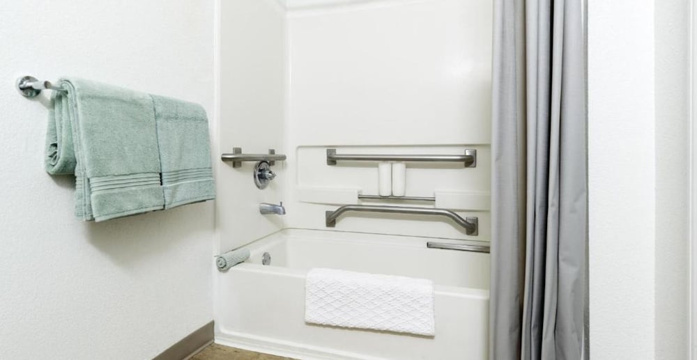 Intown Suites Extended Stay West Palm Beach FL - Military Trail Rd, 写真 6