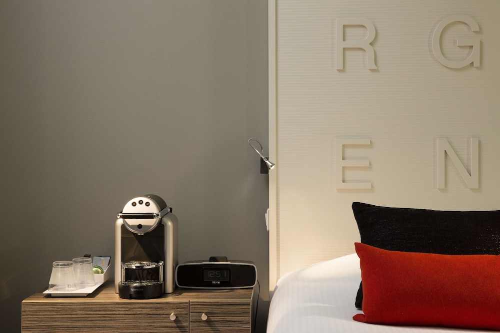 Deluxe Double Room - Photo 9