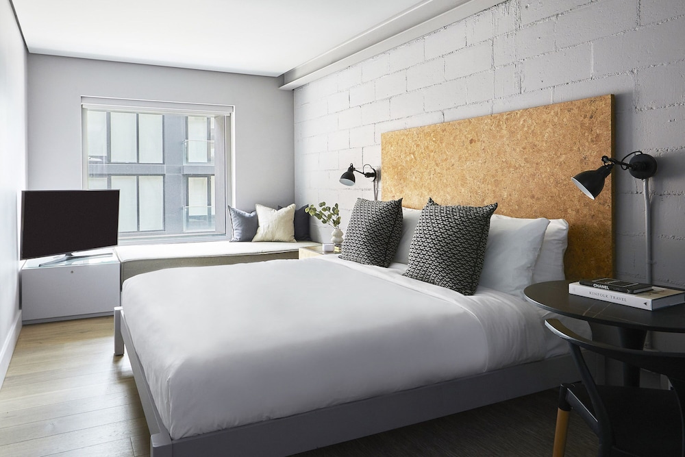 Classic Studio, 1 King Bed, Non Smoking (Self Check-in with Virtual Front Desk) photo 2