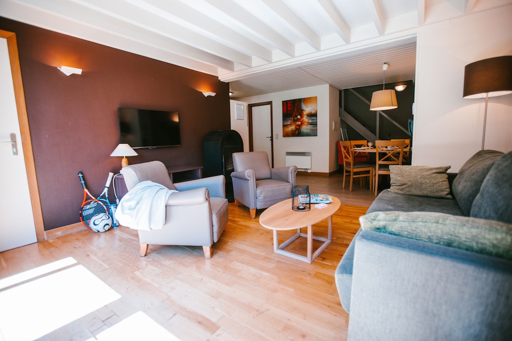 Comfort Cottage, 2 Bedrooms, 2 Bathrooms, Garden Area