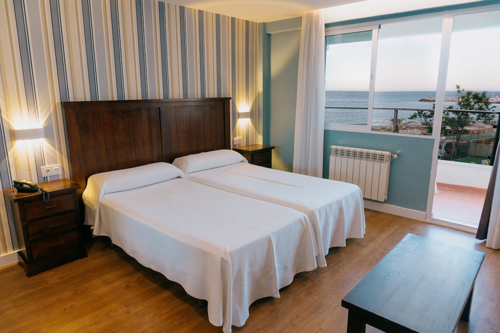 Triple Room, Pool View, Sea View - Photo 4