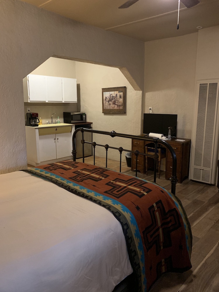 Room, 2 Queen Beds photo 1