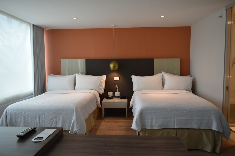 Suite, 2 Twin Beds - Photo 29