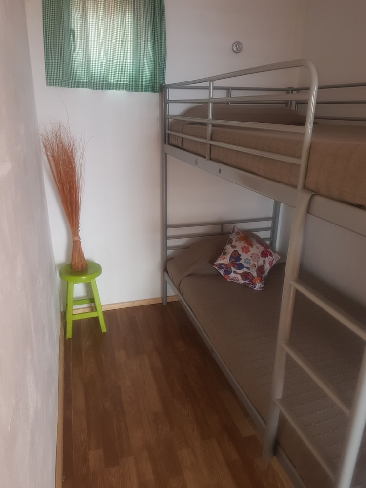 Basic Quadruple Room photo 2