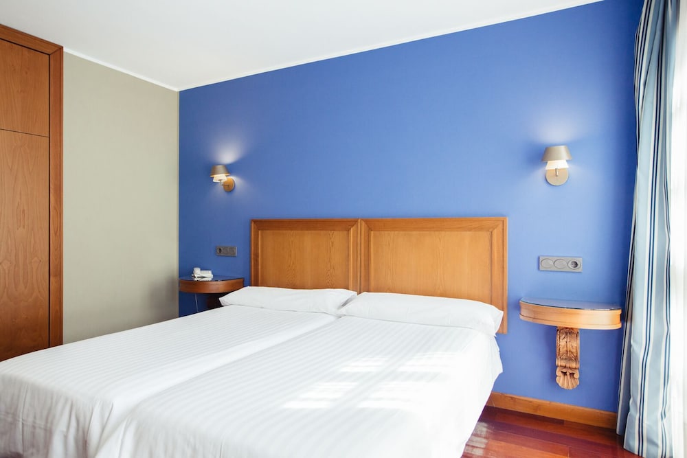 Standard Twin Room - Photo 5
