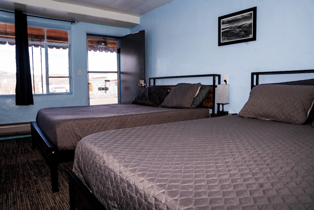 Deluxe Room, 2 Queen Beds, Mountain View photo 1
