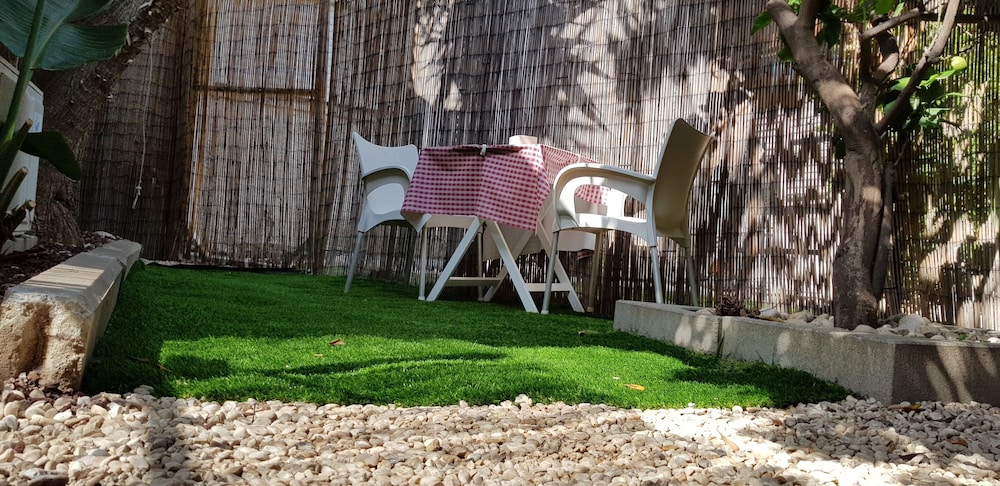 Basic Double Room, 1 Double Bed, Terrace, Ground Floor photo 3