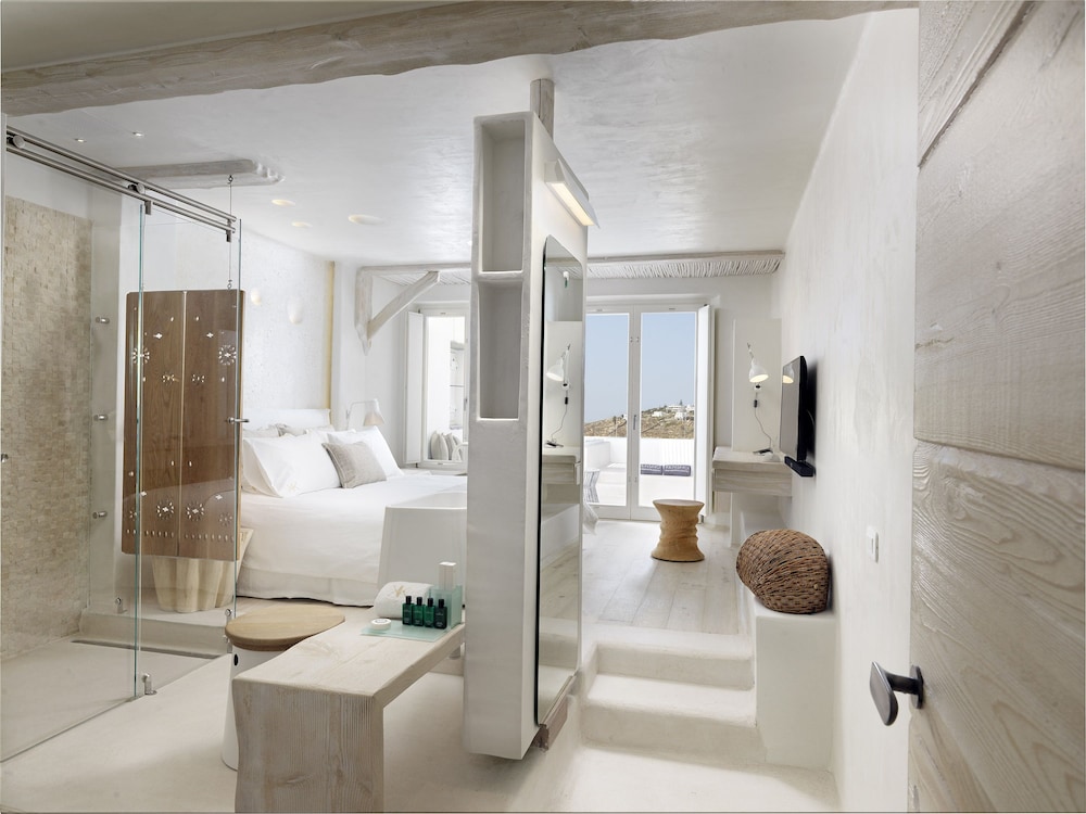 Deluxe Room, Hot Tub