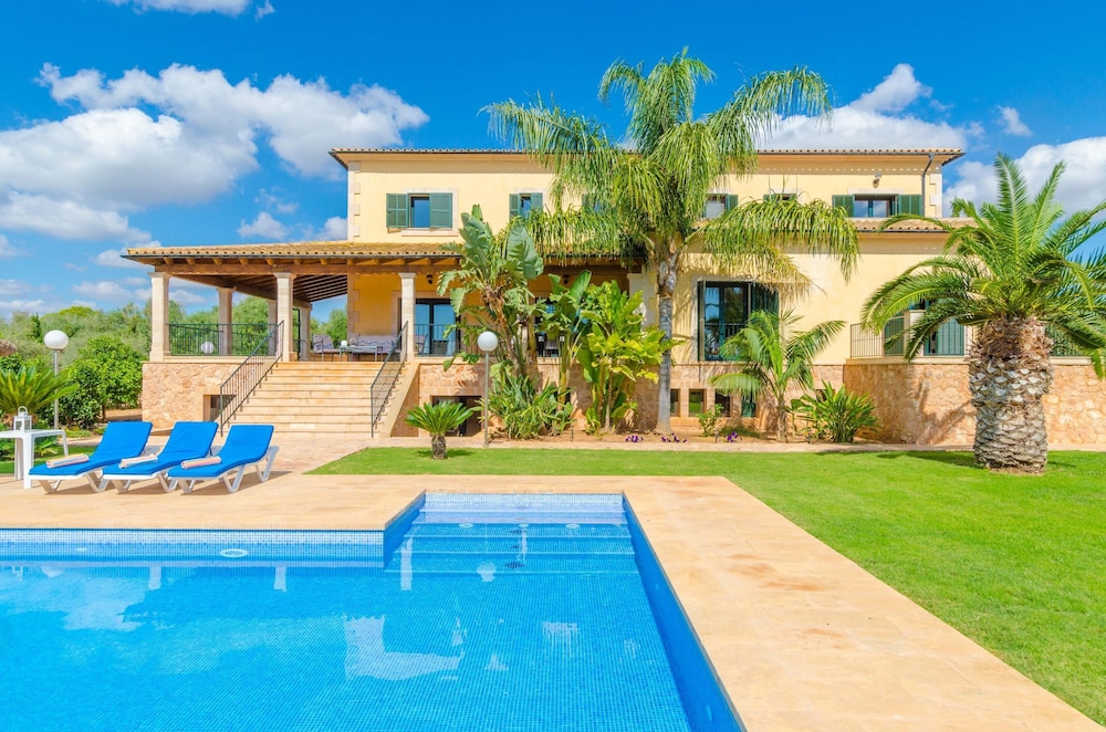 Villa photo 3