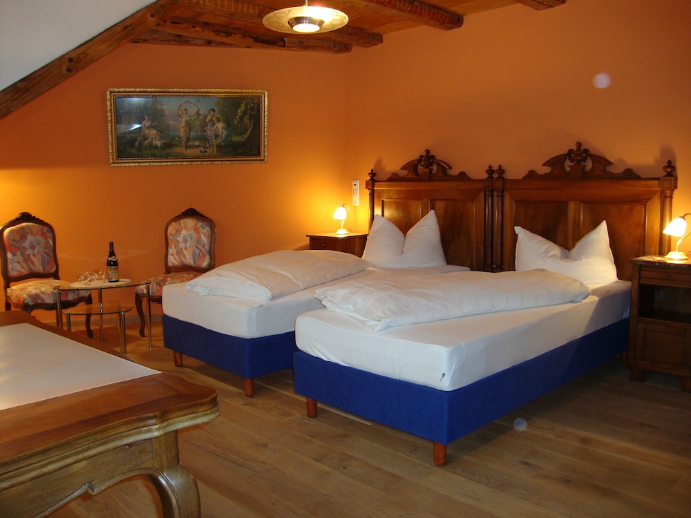Walter Faller Room photo 2