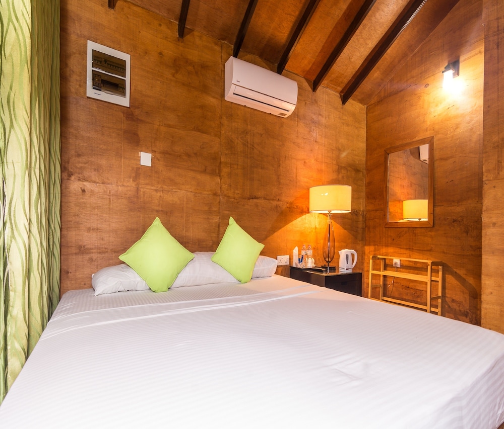 Luxury Chalet, 1 Bedroom, Non Smoking, Pool View