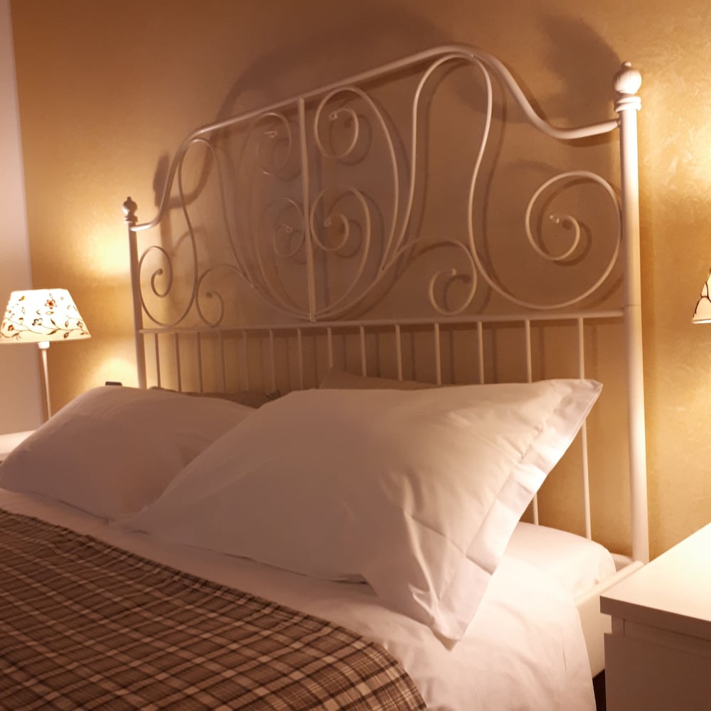 Classic Double Room, 1 Double Bed, Private Bathroom, Park View photo 3