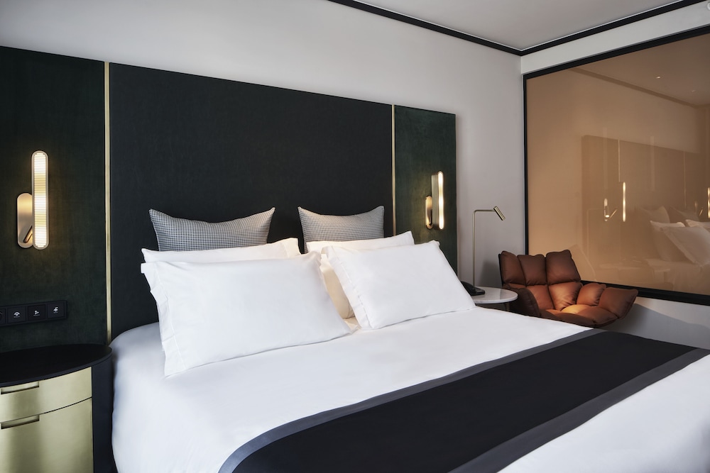 Deluxe Room, 1 King Bed