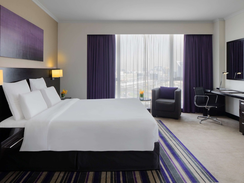 Superior Room, 1 King Bed thumbnail 6