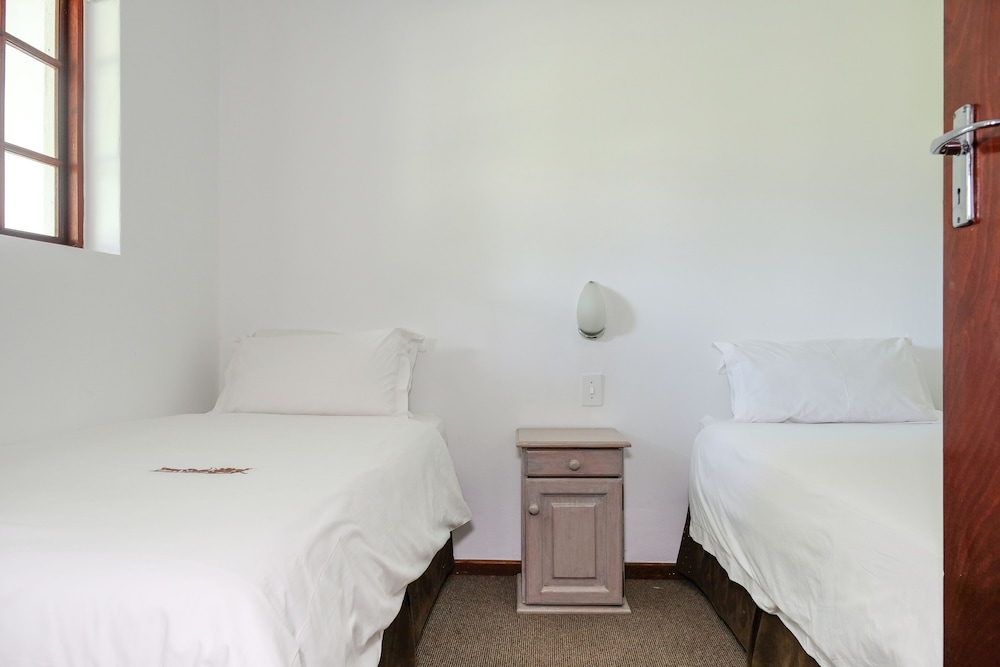 Double & 2 Single Beds Interleading Room photo 2