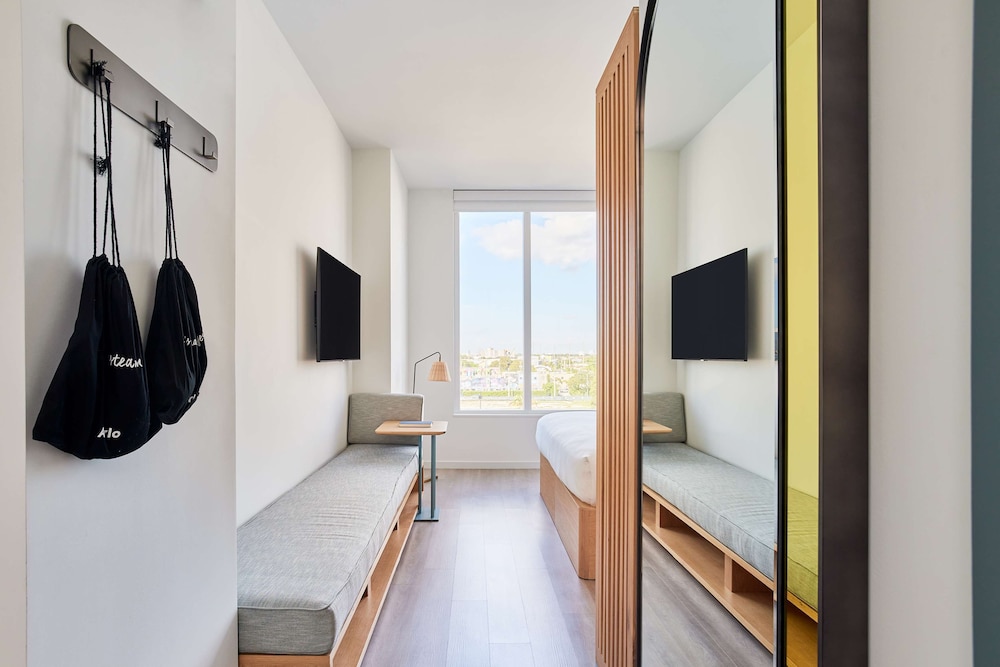 Room, 1 King Bed, Mobility Accessible
