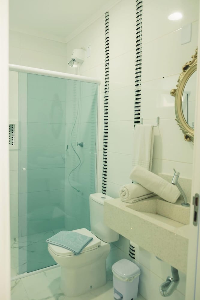 Standard Suite - Photo 12