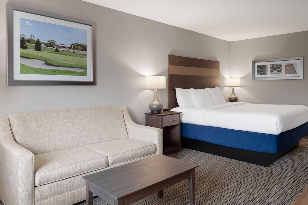 Deluxe Room, 1 King Bed with Sofa bed, Non Smoking photo 3