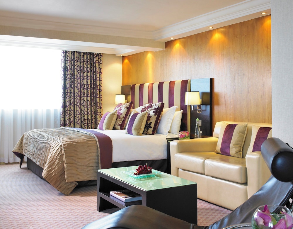 Deluxe Suite, 1 King Bed with Sofa bed (Junior King Suite)
