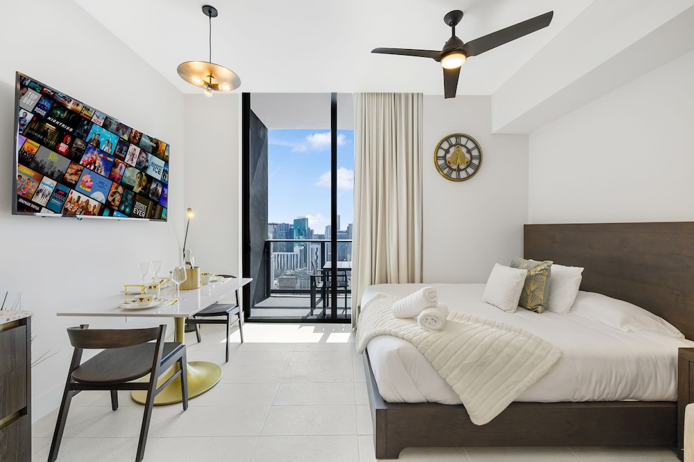 Luxury Studio Suite, 1 Queen Bed with Sofa bed, City View photo 1