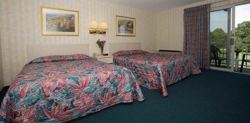 Deluxe Room, 2 Queen Beds - Photo 1