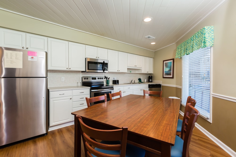 Condo, 3 Bedrooms - Photo 12