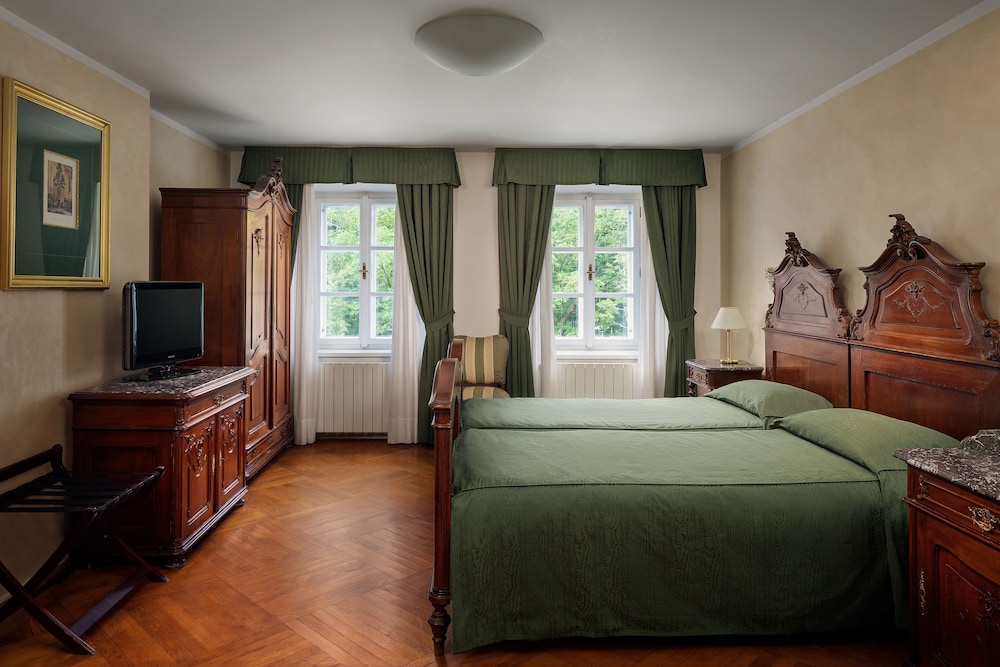 Double or Twin Room - Photo 12