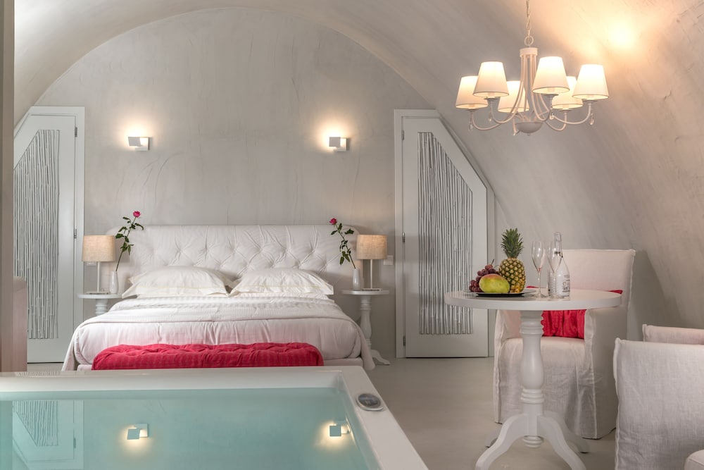 Honeymoon Suite, Jetted Tub (Indoor Heated)
