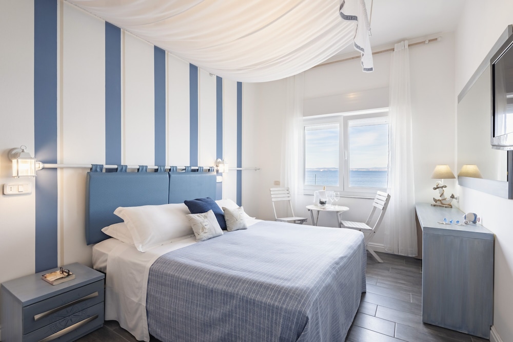 Superior Double or Twin Room, Sea View photo 1