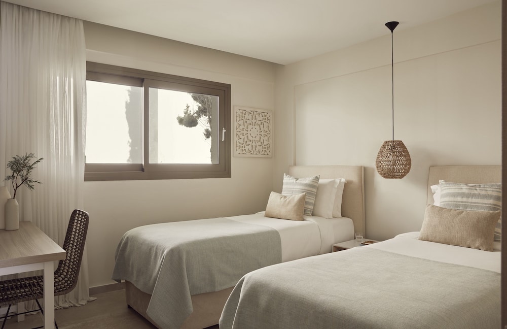 One Bedroom Suite Inland View - Photo 1