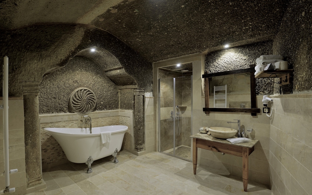 Suite - Photo 3
