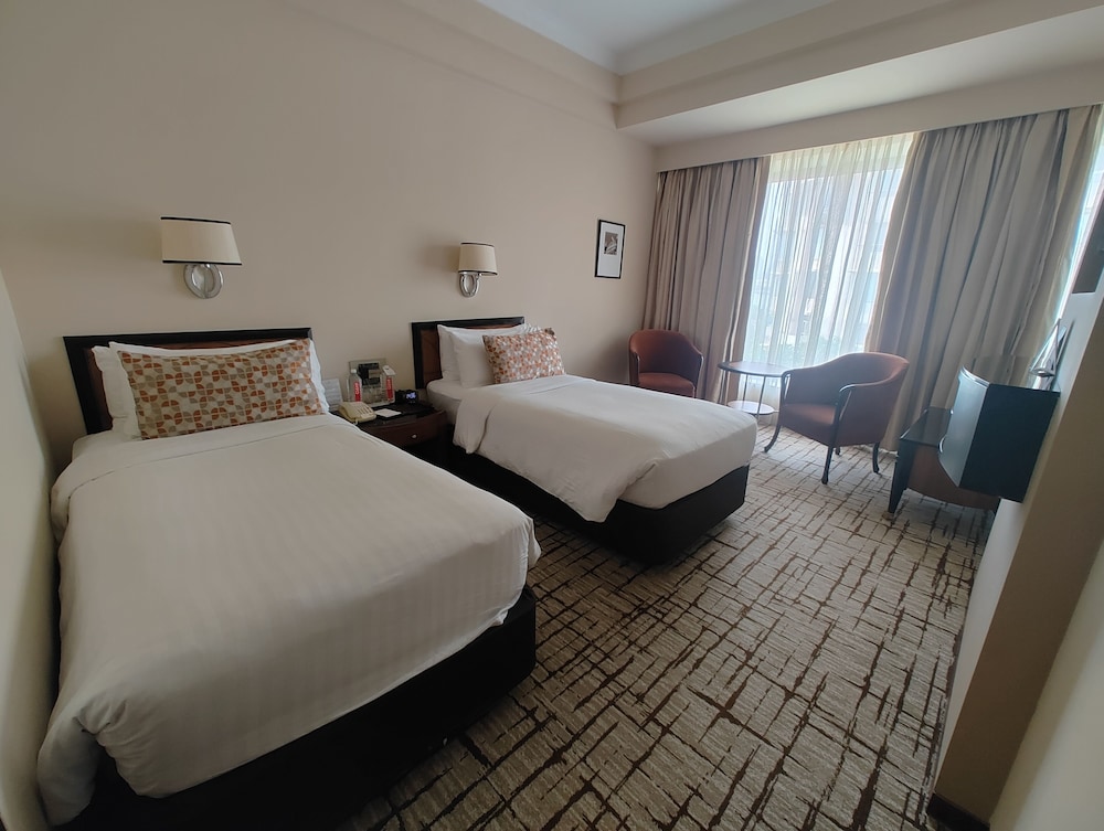 Executive Suite, 2 Twin Beds - Photo 4