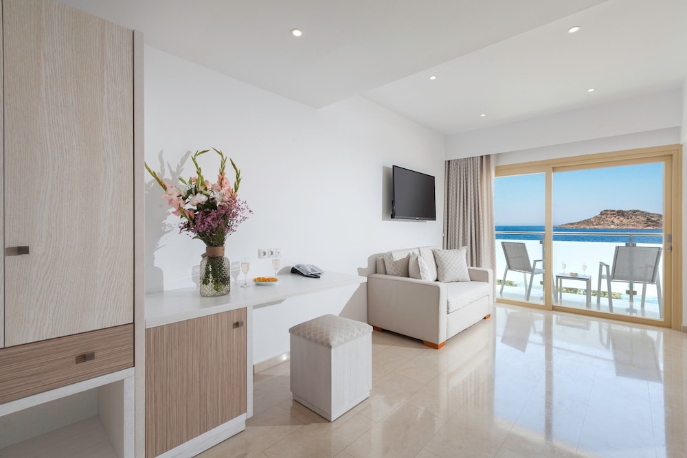 Superior Suite With Sea View photo 3