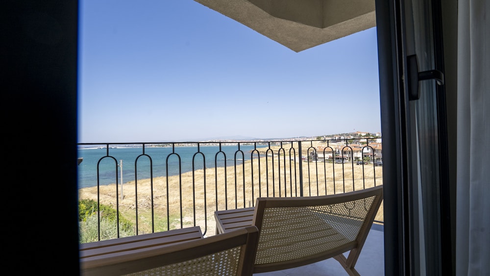 Deluxe Room, 1 Bedroom, Non Smoking, Sea View photo 2