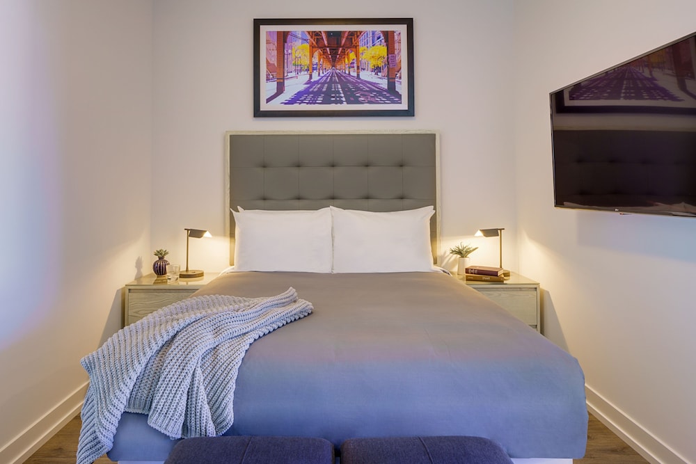 Executive Suite, 1 King Bed with Sofa bed, City View - Photo 3