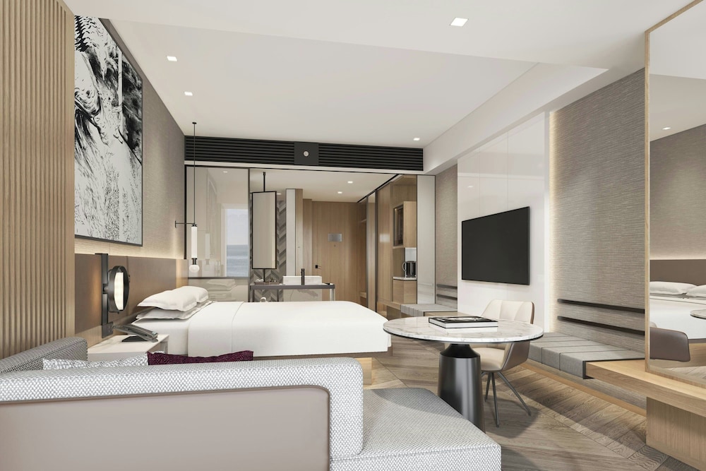Suite, 1 King Bed, Lake View