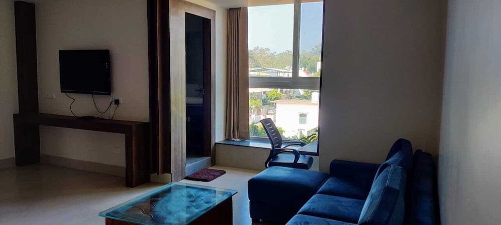 Suite - Photo 3