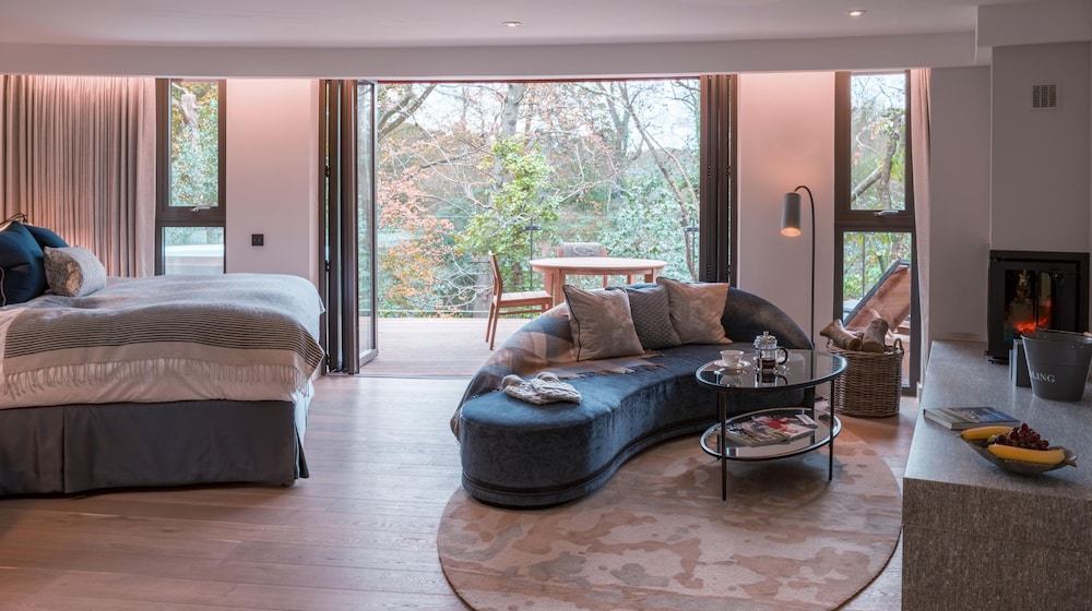 Tree House (Treehouse, The Yew)
