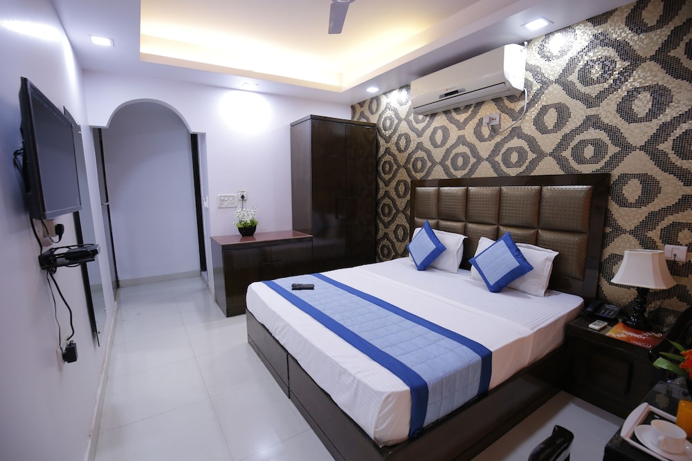Premium Room, 1 King Bed - Photo 5