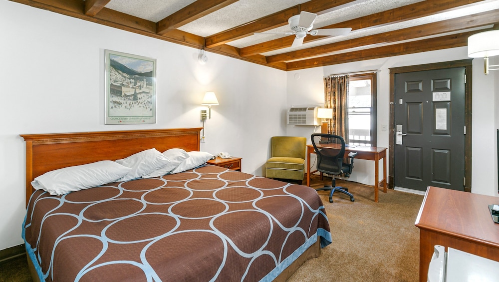 Basic Room, 1 King Bed - Photo 1